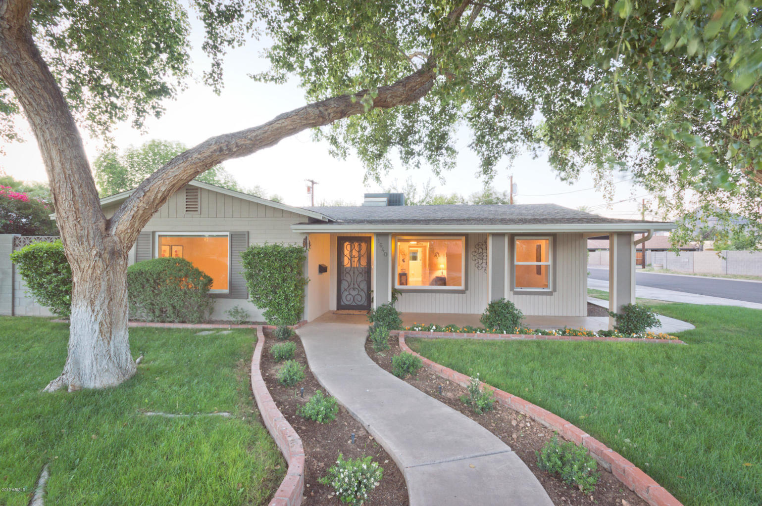 1640 E Montebello Ave Phoenix, AZ 85016